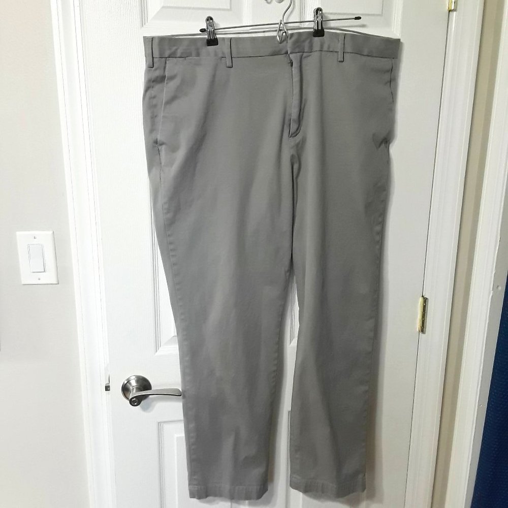 Banana Republic Fulton Rapid Movement Chino 42W X 32L